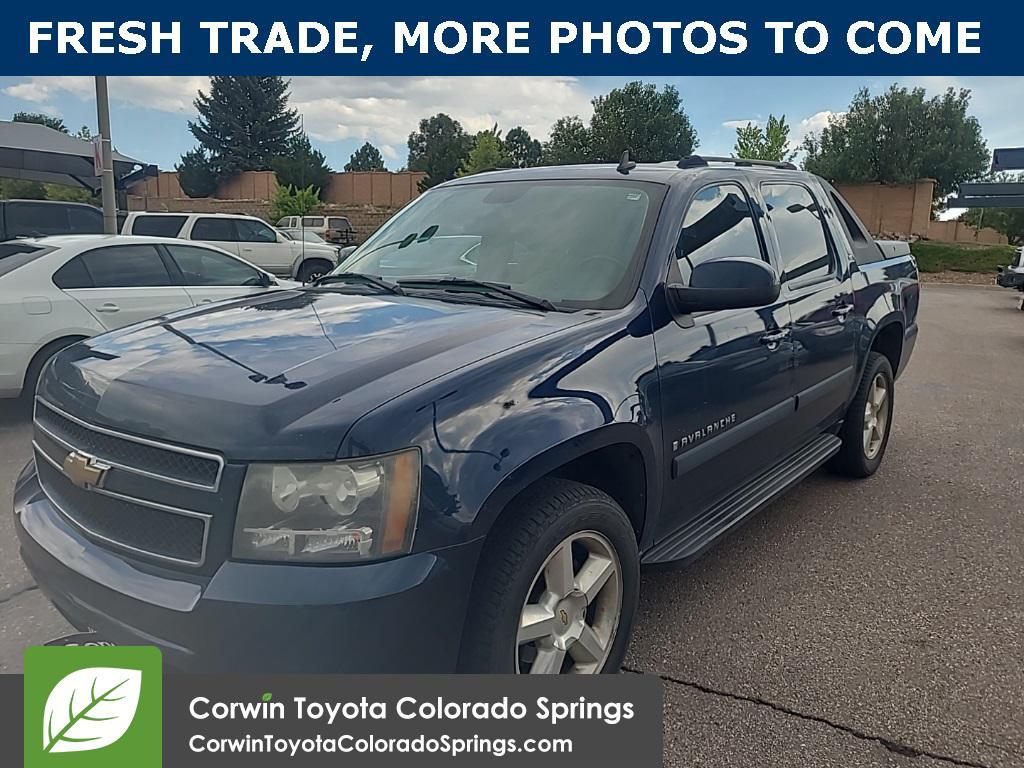 used 2007 Chevrolet Avalanche car, priced at $11,000
