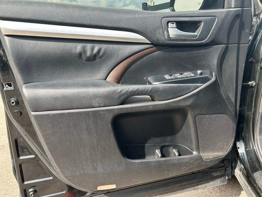 used 2014 Toyota Highlander car, priced at $10,500