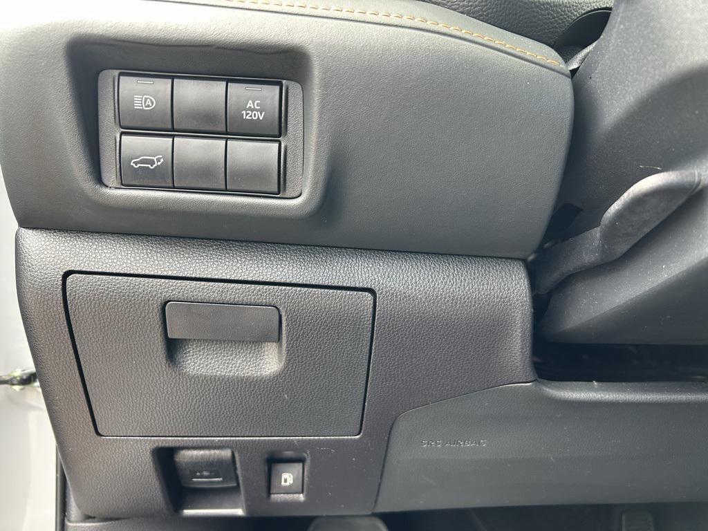 used 2023 Toyota Highlander Hybrid car, priced at $38,000