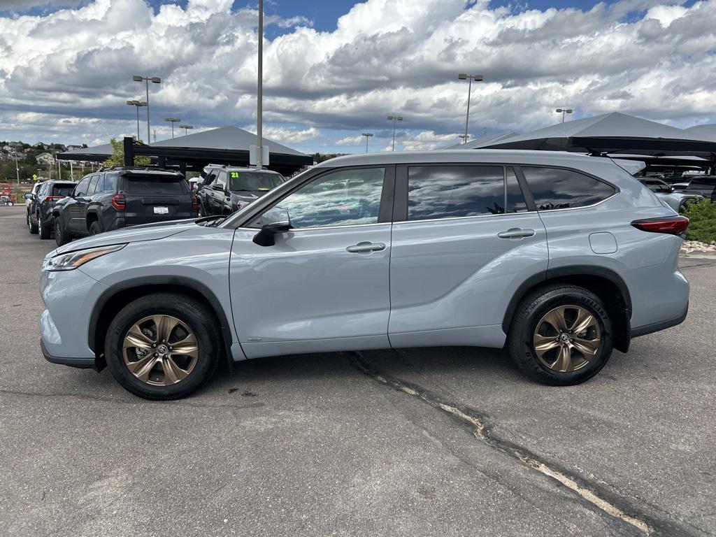 used 2023 Toyota Highlander Hybrid car, priced at $38,000