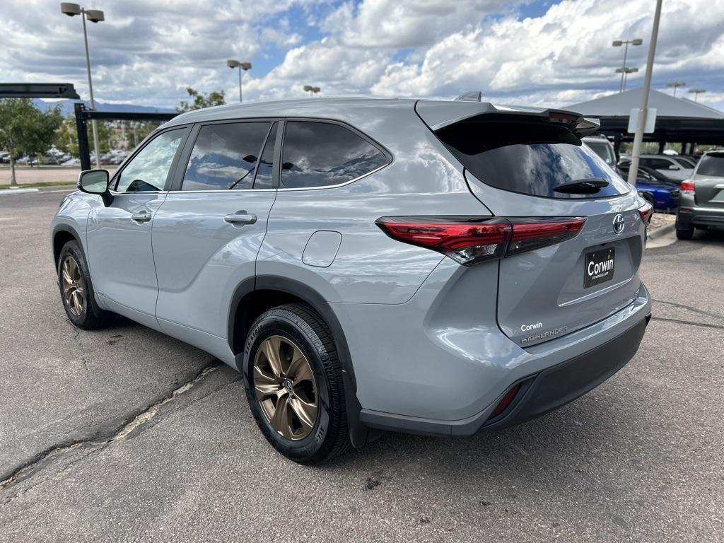 used 2023 Toyota Highlander Hybrid car, priced at $38,000