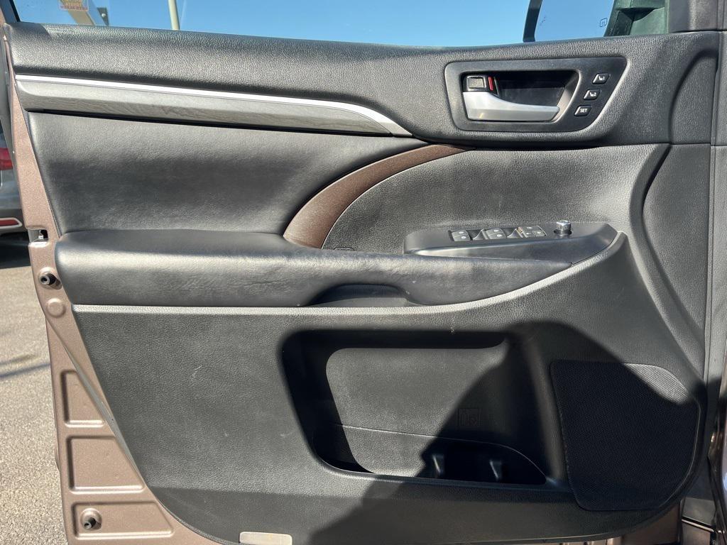 used 2018 Toyota Highlander car, priced at $29,000
