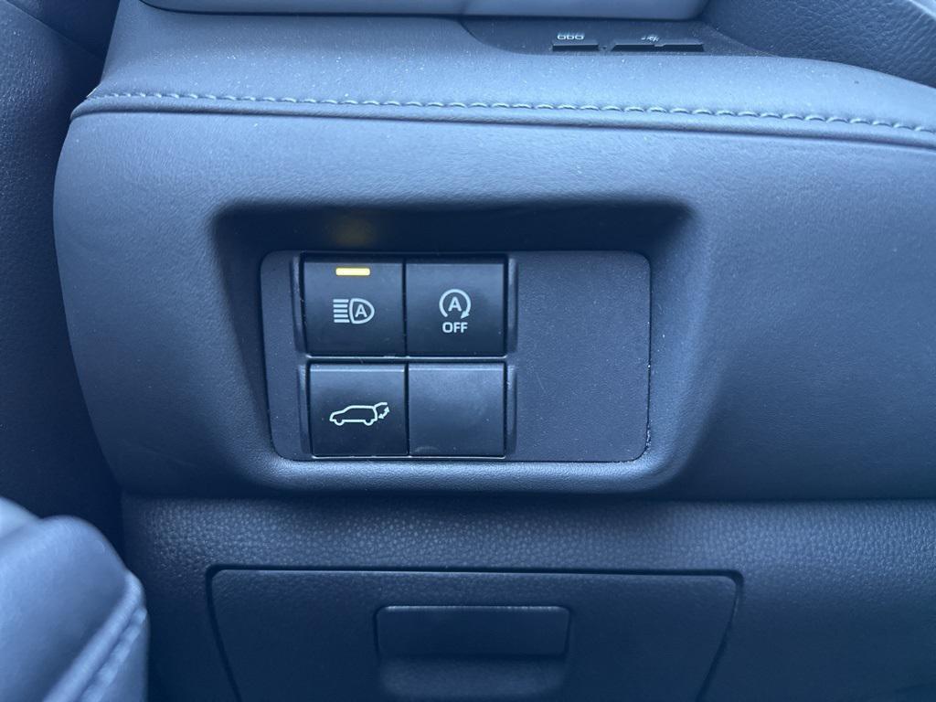 used 2023 Toyota Highlander car, priced at $36,500