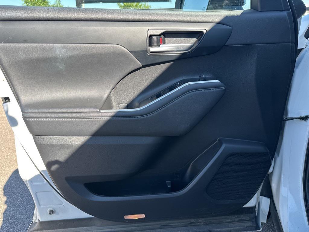 used 2023 Toyota Highlander car, priced at $36,500
