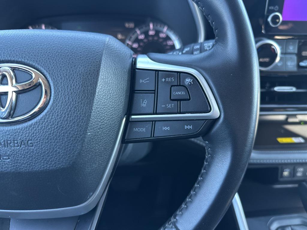 used 2023 Toyota Highlander car, priced at $36,500