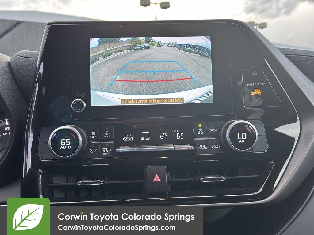 used 2024 Toyota Highlander car, priced at $35,000