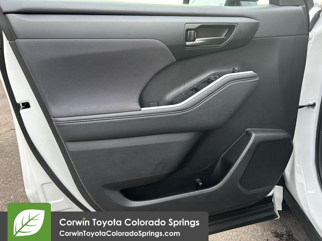 used 2024 Toyota Highlander car, priced at $35,000