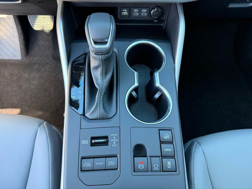 used 2026 Toyota Highlander car, priced at $52,189