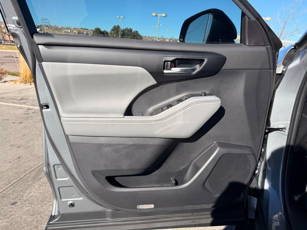 used 2026 Toyota Highlander car, priced at $52,189