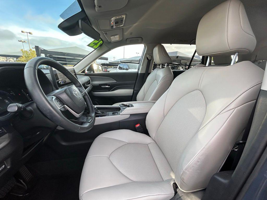 used 2025 Toyota Grand Highlander car, priced at $46,000