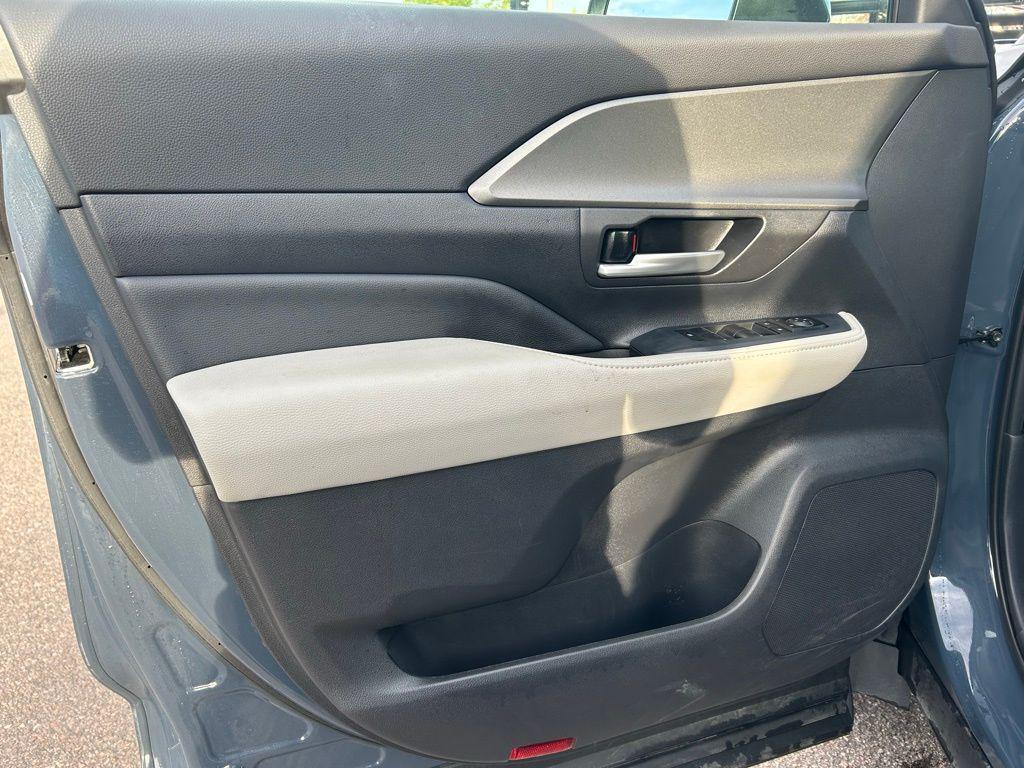 used 2025 Toyota Grand Highlander car, priced at $46,000