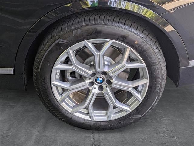 new 2026 BMW X7 car, priced at $100,075