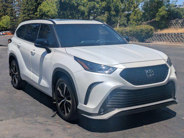 used 2022 Toyota Highlander car, priced at $38,387
