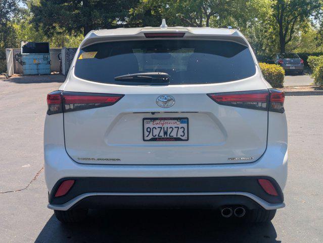 used 2022 Toyota Highlander car, priced at $38,387
