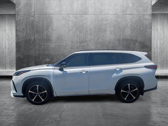 used 2022 Toyota Highlander car, priced at $40,955