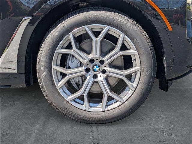 new 2025 BMW X7 car, priced at $89,275