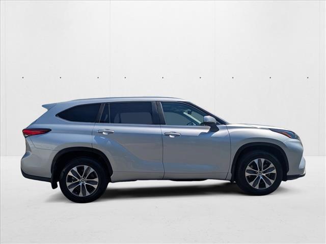 used 2023 Toyota Highlander car, priced at $35,487