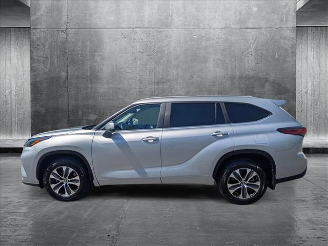 used 2023 Toyota Highlander car, priced at $37,987
