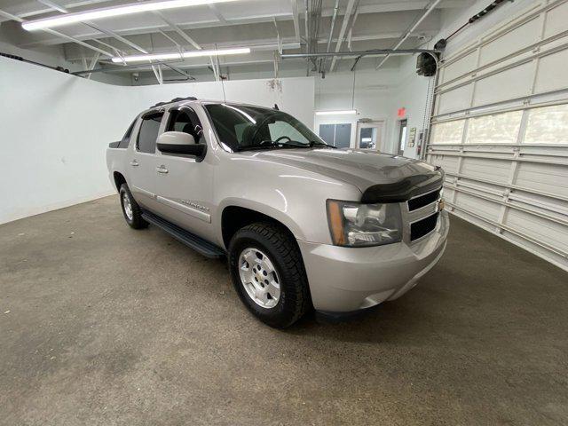 used 2009 Chevrolet Avalanche car, priced at $17,990