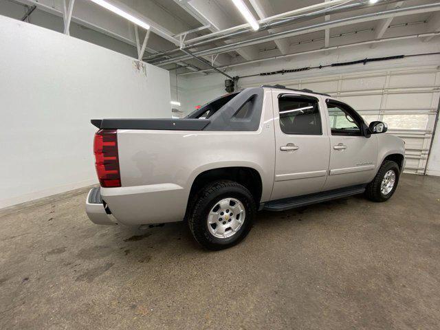 used 2009 Chevrolet Avalanche car, priced at $17,990