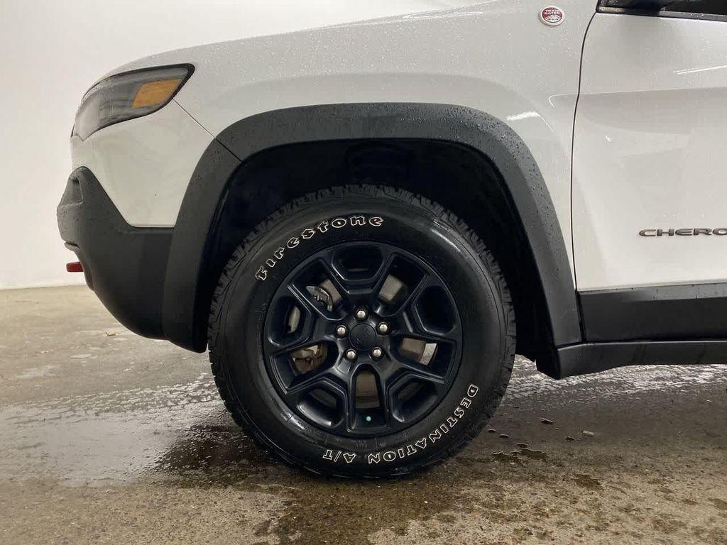 used 2019 Jeep Cherokee car, priced at $17,990