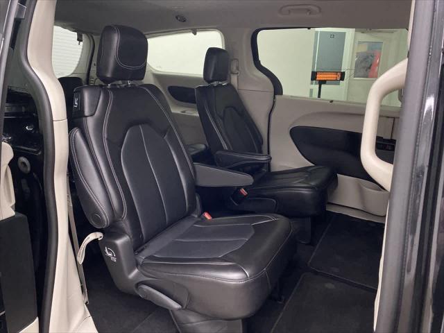 used 2023 Chrysler Pacifica car