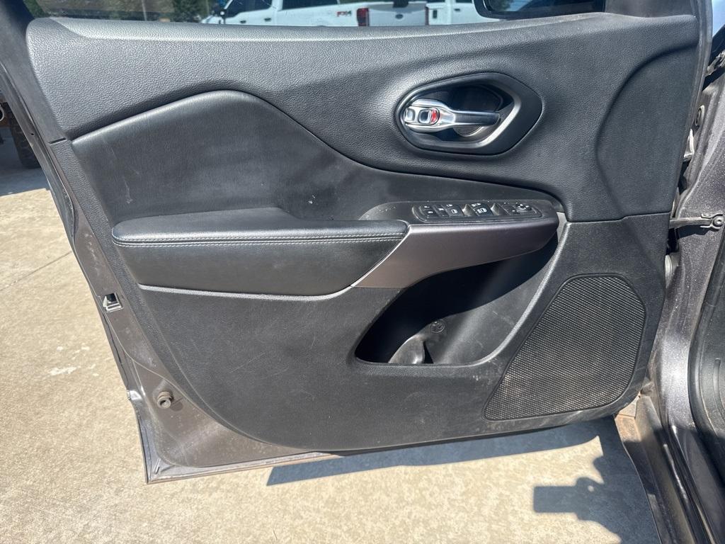 used 2019 Jeep Cherokee car, priced at $9,888