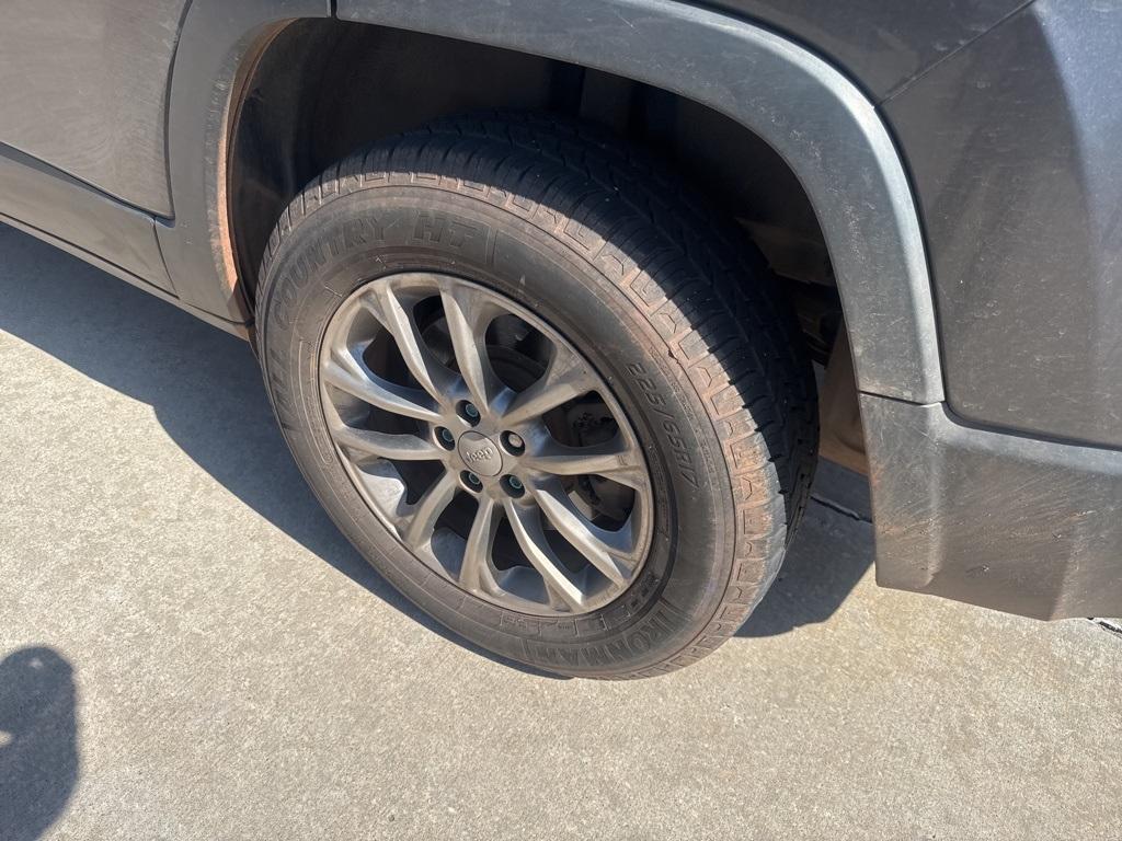 used 2019 Jeep Cherokee car, priced at $9,888