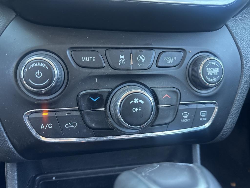 used 2019 Jeep Cherokee car, priced at $9,888