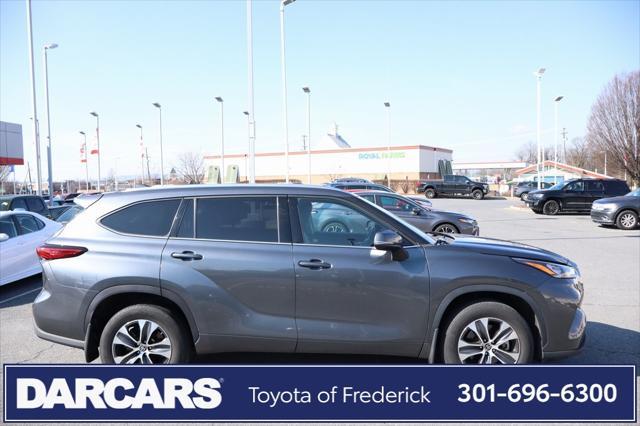 used 2020 Toyota Highlander car, priced at $29,791