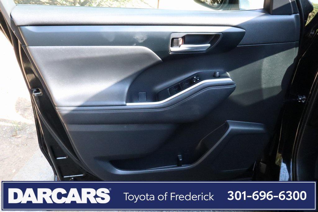 used 2023 Toyota Highlander car, priced at $37,191