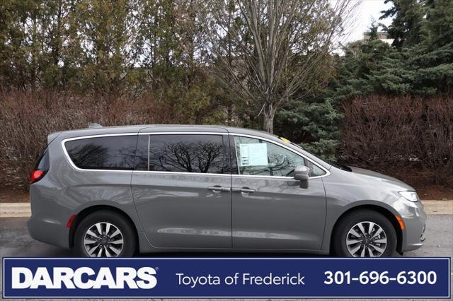 used 2022 Chrysler Pacifica Hybrid car, priced at $23,491