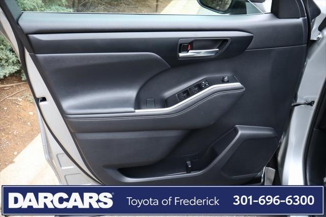 used 2021 Toyota Highlander car, priced at $30,591