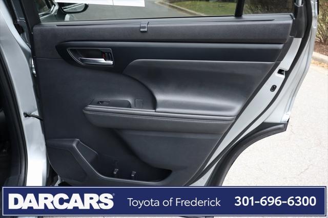 used 2021 Toyota Highlander car, priced at $30,591