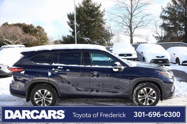 used 2022 Toyota Highlander car, priced at $32,691