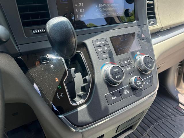 used 2017 Toyota Sienna car