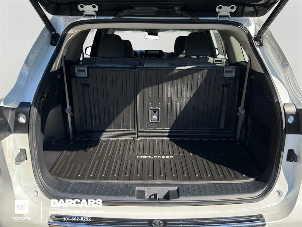 used 2023 Toyota Highlander car, priced at $31,640