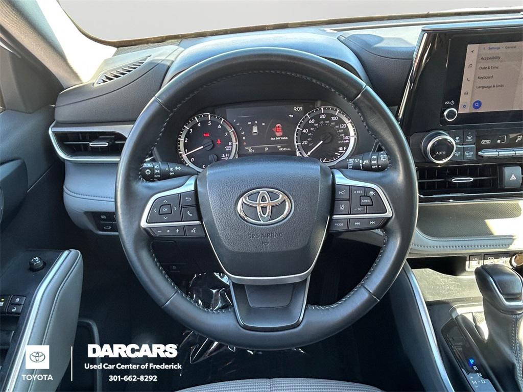 used 2023 Toyota Highlander car, priced at $31,640