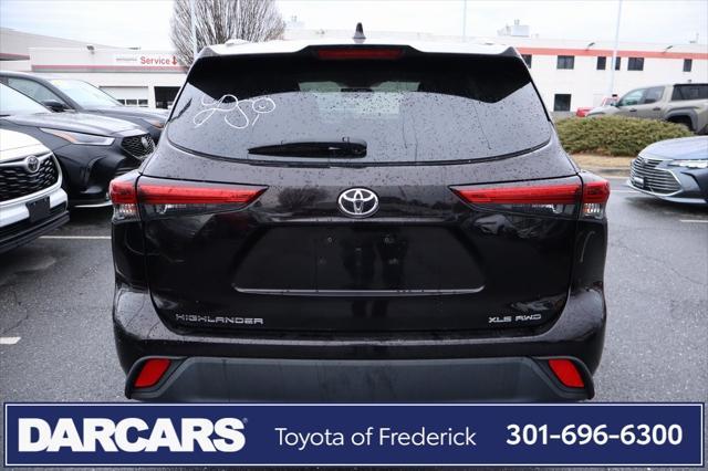 used 2022 Toyota Highlander car, priced at $34,391