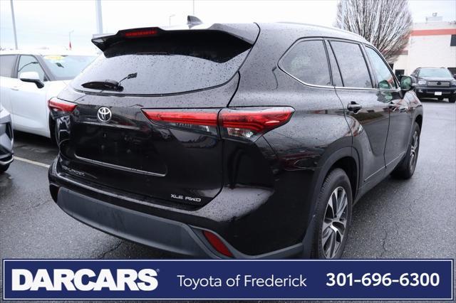 used 2022 Toyota Highlander car, priced at $34,391