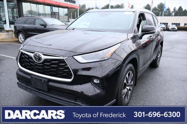 used 2022 Toyota Highlander car, priced at $34,391