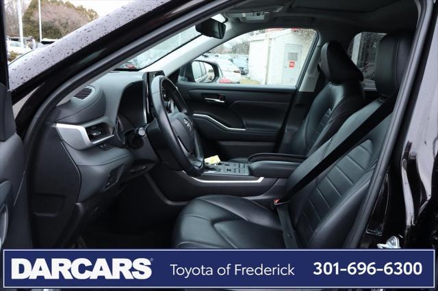 used 2022 Toyota Highlander car, priced at $34,391