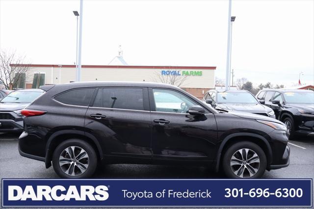 used 2022 Toyota Highlander car, priced at $34,391