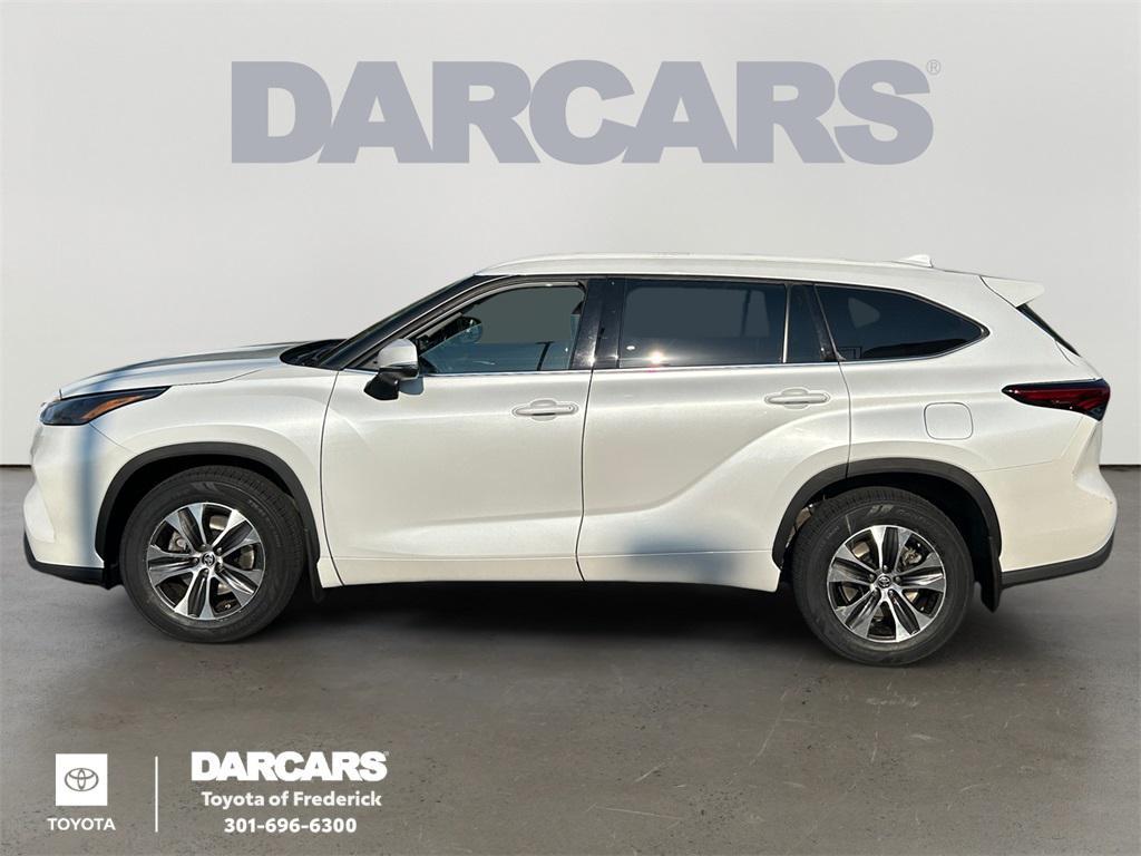 used 2022 Toyota Highlander car, priced at $33,691