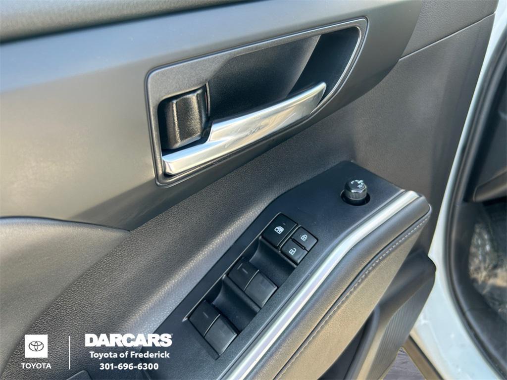used 2022 Toyota Highlander car, priced at $33,691