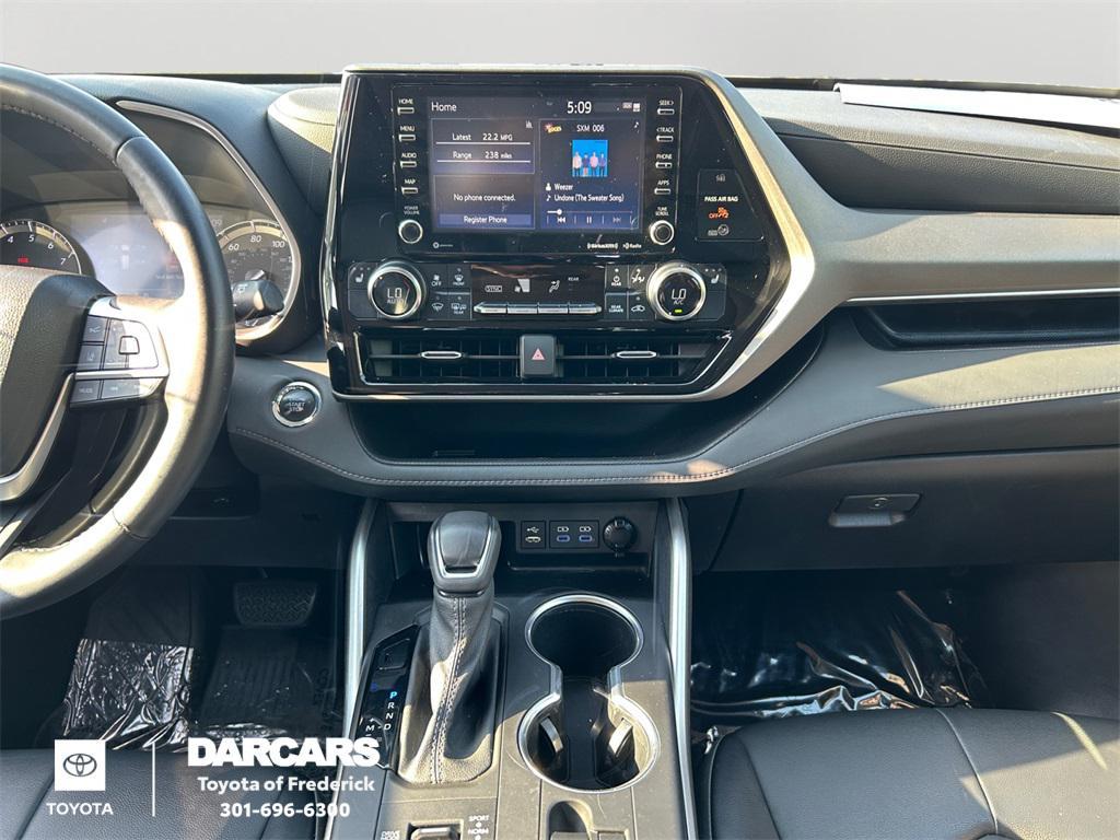 used 2022 Toyota Highlander car, priced at $33,691