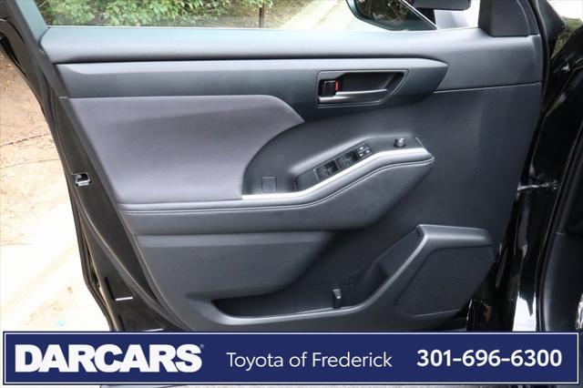 used 2021 Toyota Highlander car, priced at $31,391
