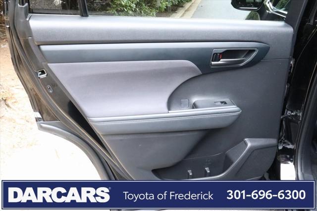 used 2021 Toyota Highlander car, priced at $31,391