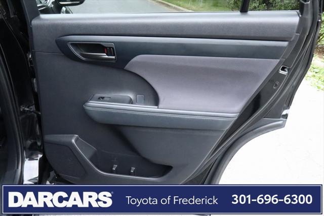 used 2021 Toyota Highlander car, priced at $31,391