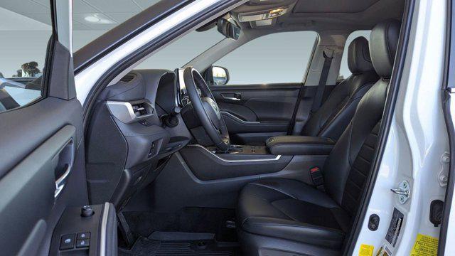 used 2023 Toyota Highlander car, priced at $35,999